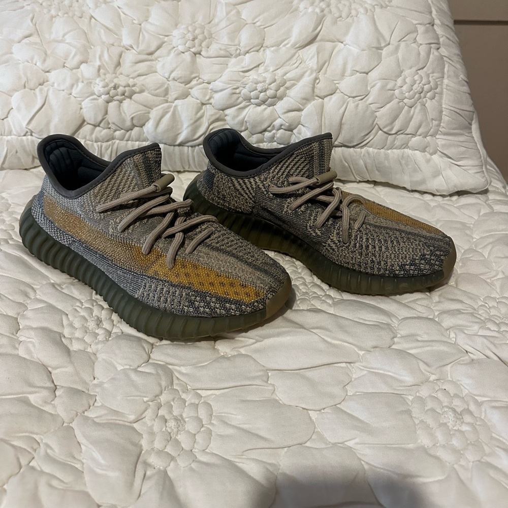 EUC Adidas Yeezy Boost 350 V2 8M